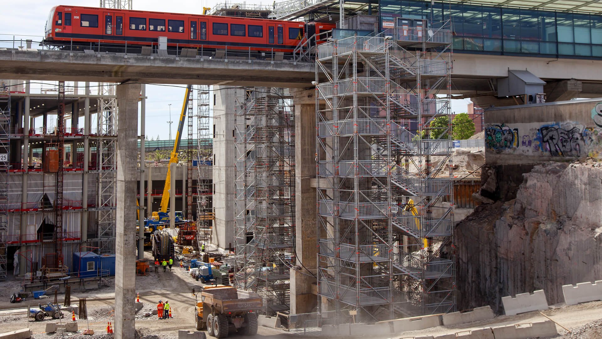 Juurdepääsutornid raudteesilla ehitusplatsil